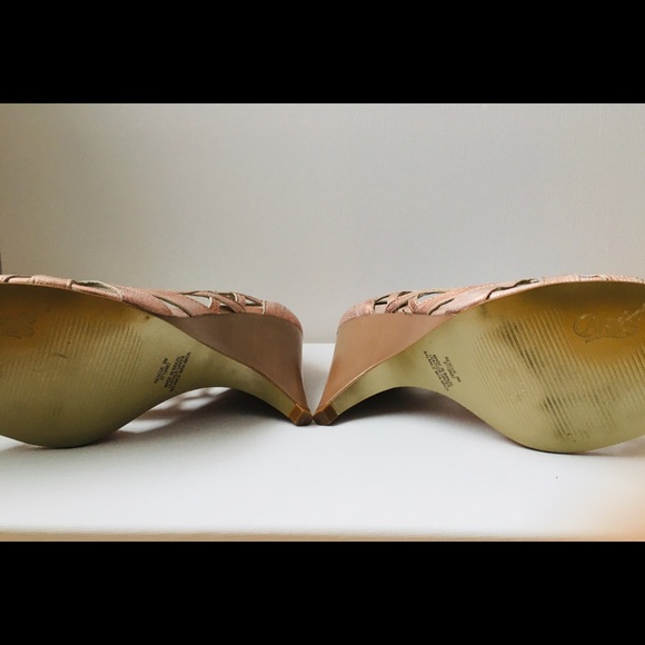 Carlos by Carlos Santana “Rescue”rose gold wedge - Picture 6 of 6